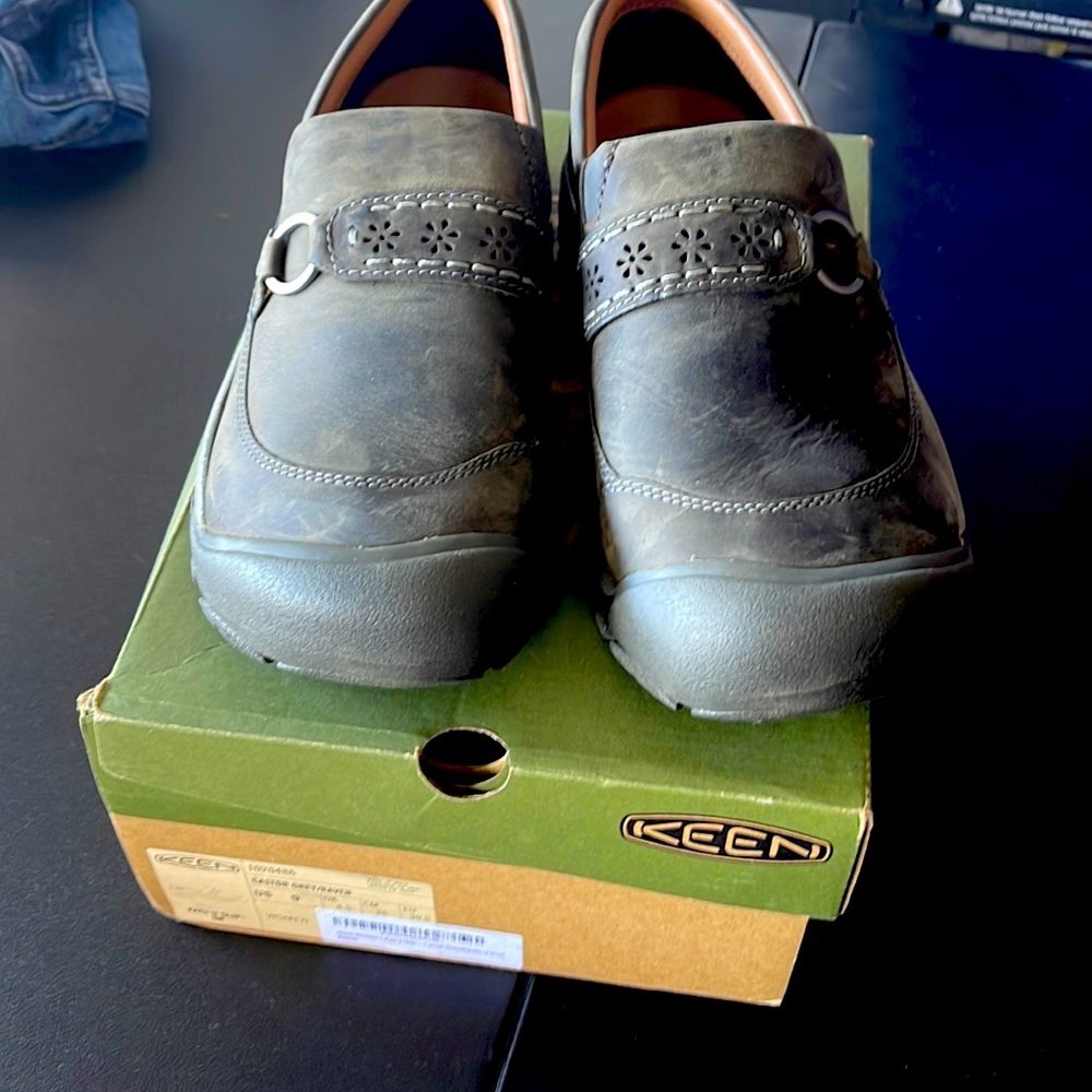 KEEN WOMENS KACI II SLIP - ON SIZE 9 NIB